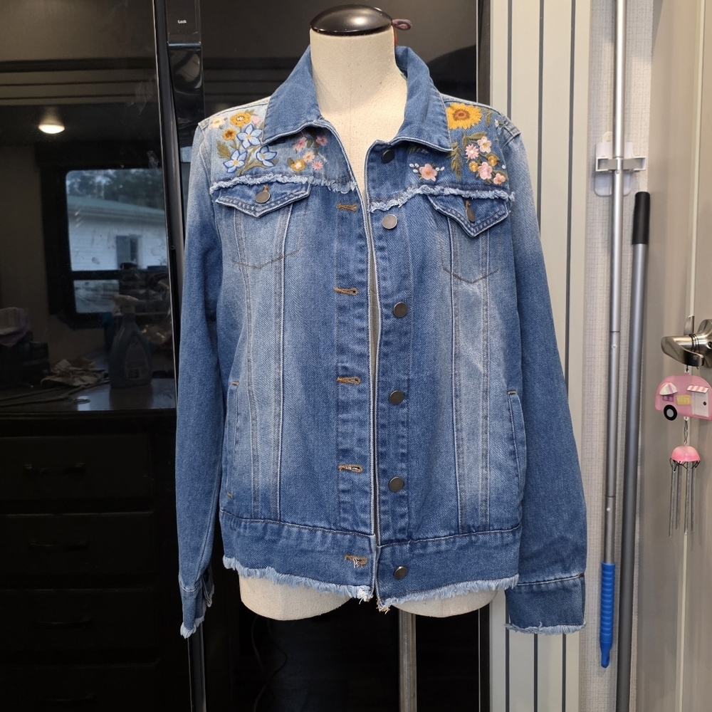 NWT'S Linda Anderson Blue Denim Jacket- Embroidered - Picture 2 of 10